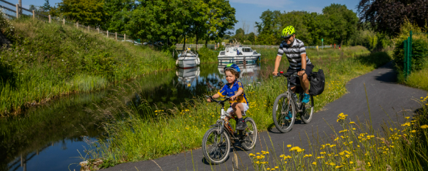 600x240-family-cycling-the-royal-canal-greenway-co-westmeath